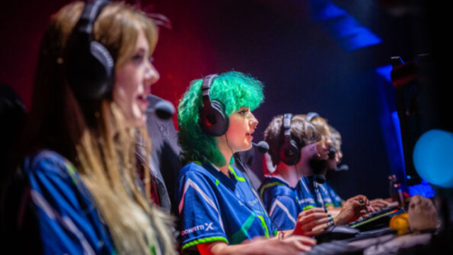 Female Gamers Compete For Thousands of Pounds in UK